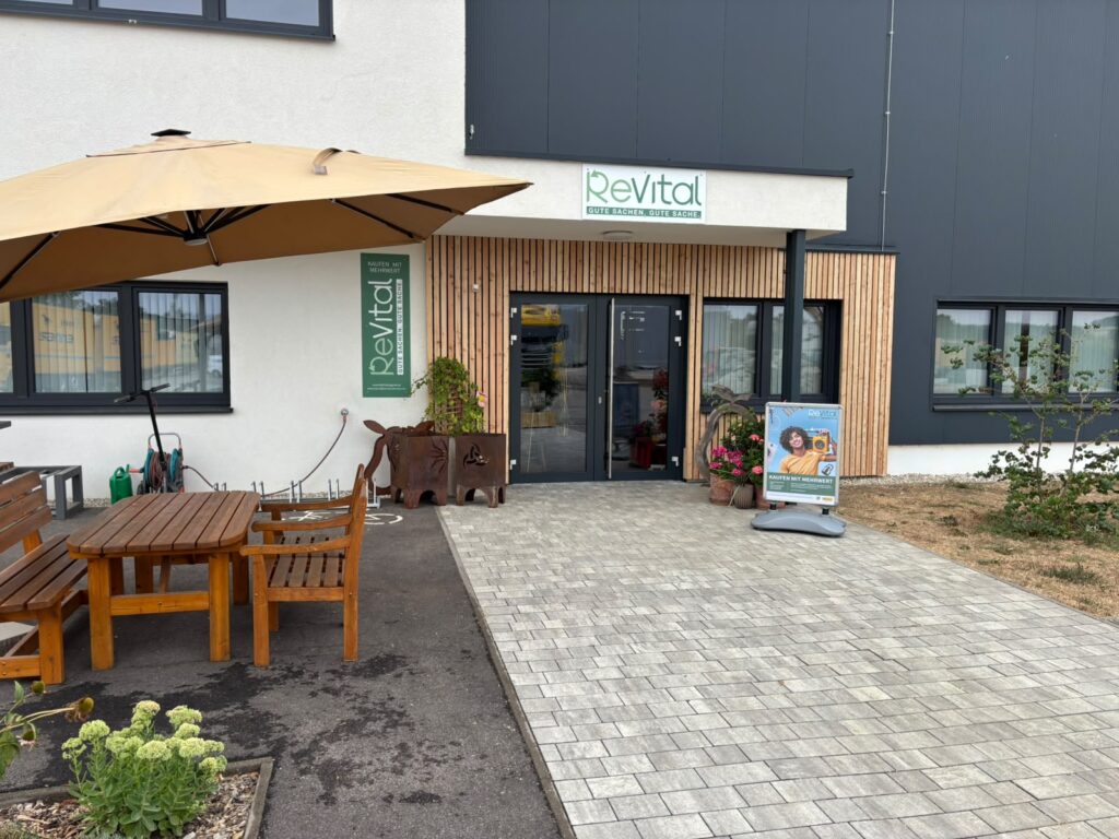 Außenansicht des ReVital Shop in Purgstall.